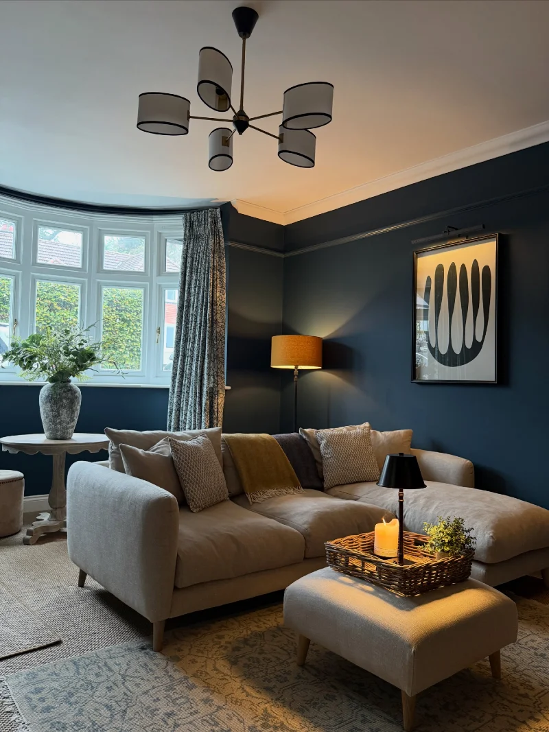 Dark Navy Accent Wall Lounge with Soft Modern Lighting Balance