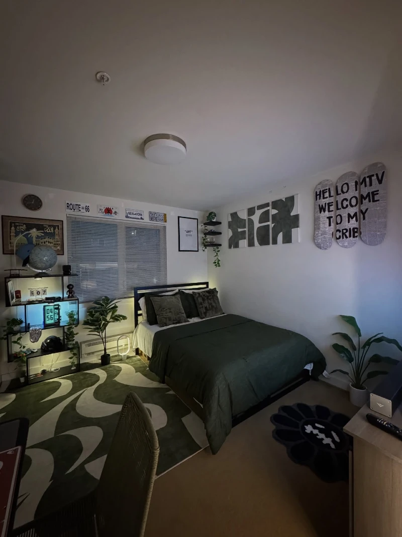 Forest Green Bedding with Wavy Rug and Wall Shelf Layering