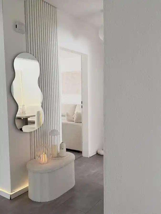 Frameless Wavy Mirror with White Bouclรฉ Entryway Bench