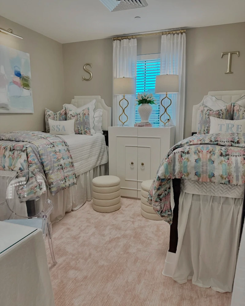 Soft Neutral Twin Dorm Setup with Balanced Symmetry and Shared Center Lighting