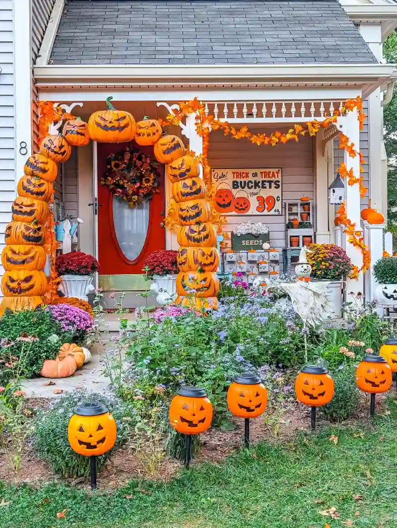 Stacked Jack-o'-Lantern Arch with Pumpkin Path Stakes