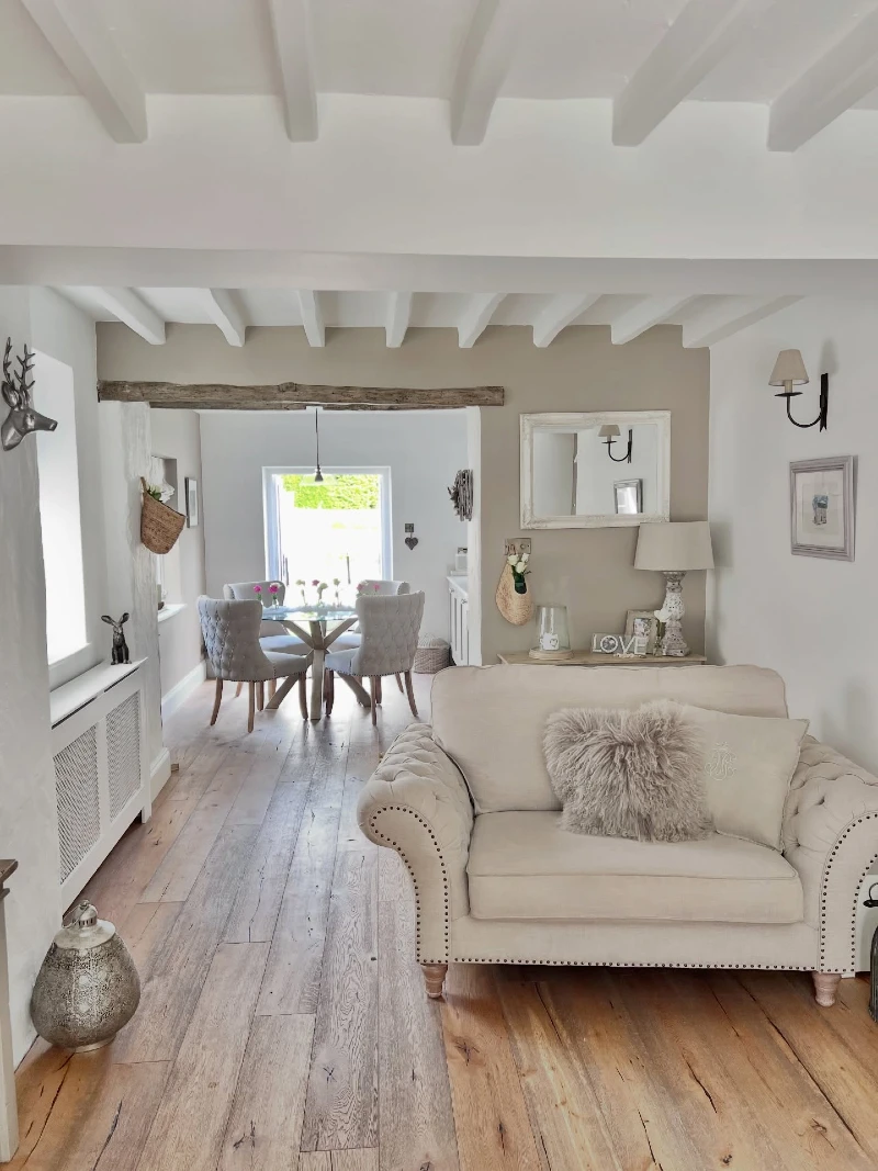 White Beam Cottage Lounge with Tufted Cream Sofa