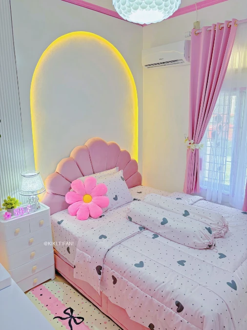 Arch Alcove With Shell Headboard