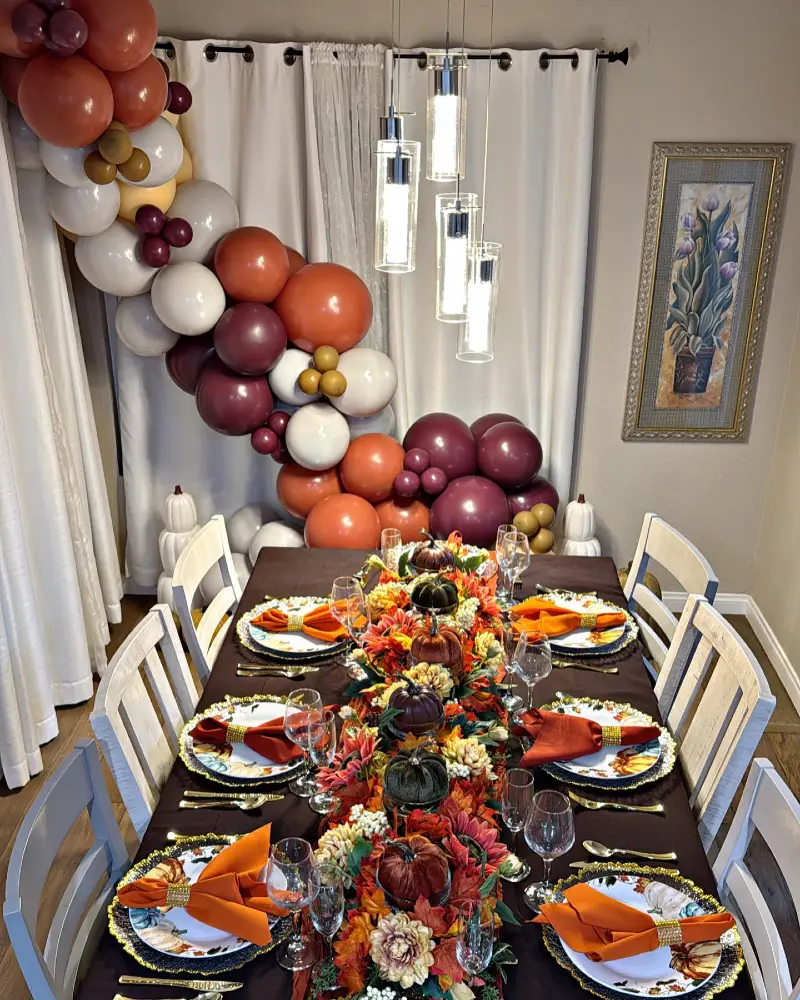 Balloon Garland with Deep Autumn Foliage Runner