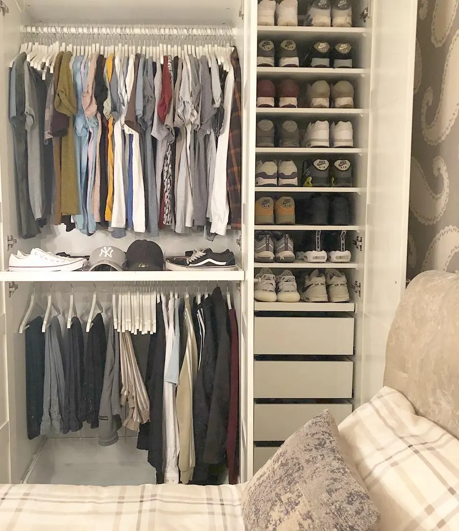 Compact White Modular Unit with Double Hanging Rods and Vertical Shoe Tower