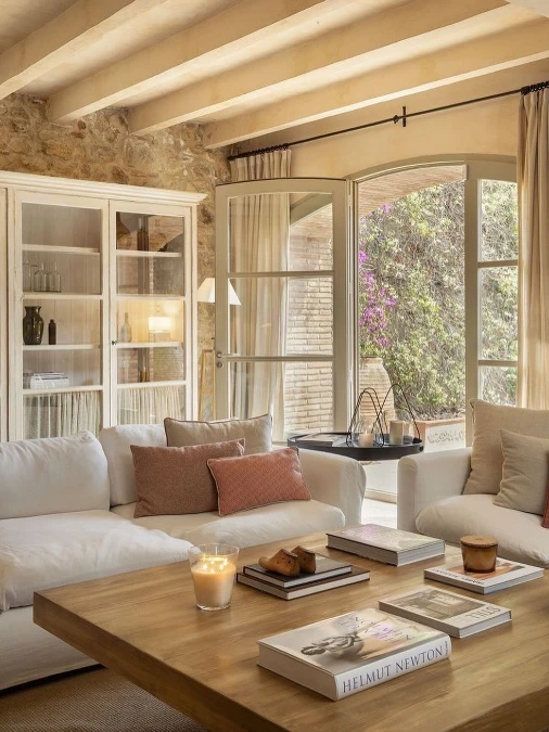 Exposed Stone and Warm Brown Layering