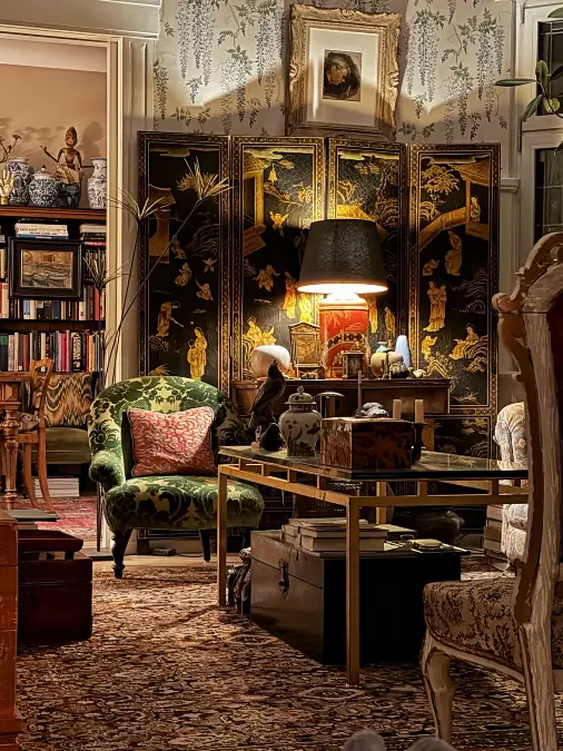 Folding Screens and Warm Brown Textures