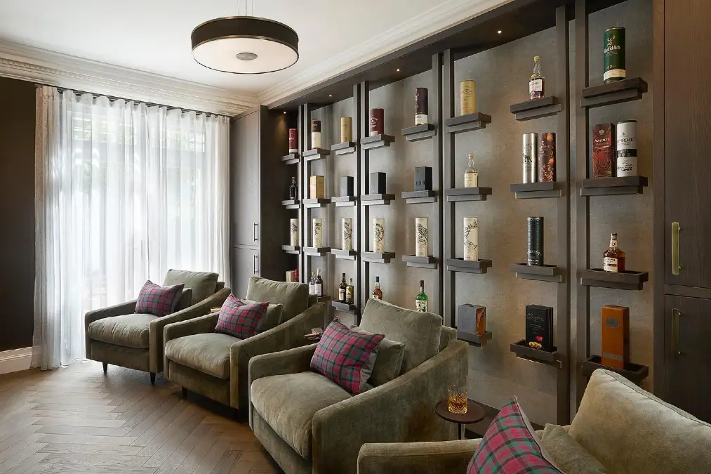Herringbone Floor Den with Slatted Bottle Display
