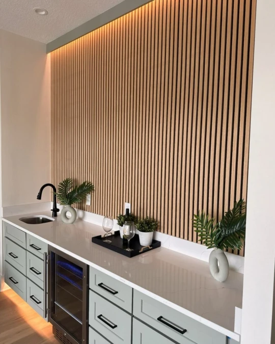 Light Oak Slat Backsplash for a Modern Wet Bar