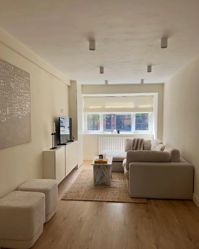 Minimal Gallery Style Layout with Clear Center Walkway