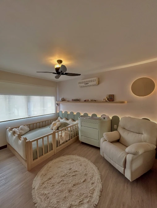 Natural Wood Bed With Scalloped Wall Details