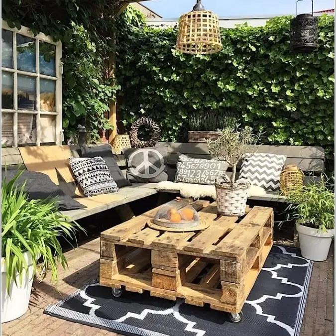 Stacked Wooden Pallet Outdoor Table