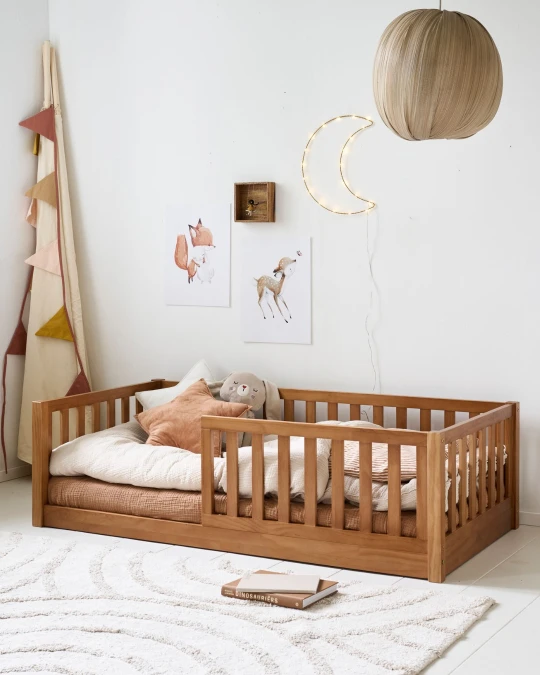 Warm Wood Floor Bed With Terracotta Touches