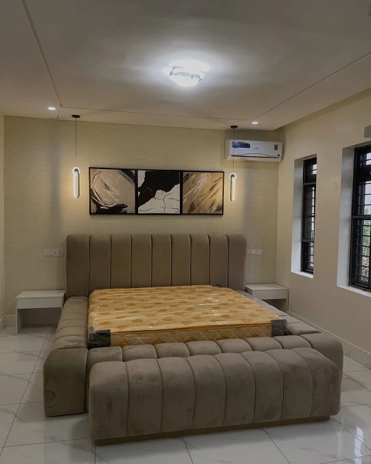 All-Encompassing Cohesive Sleigh Bed